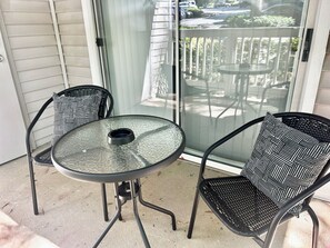 Outdoor dining - Cozy Atlanta 2 BR Apartment (Atlanta)