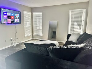 Smart TV - Cozy Atlanta 2 BR Apartment (Atlanta)