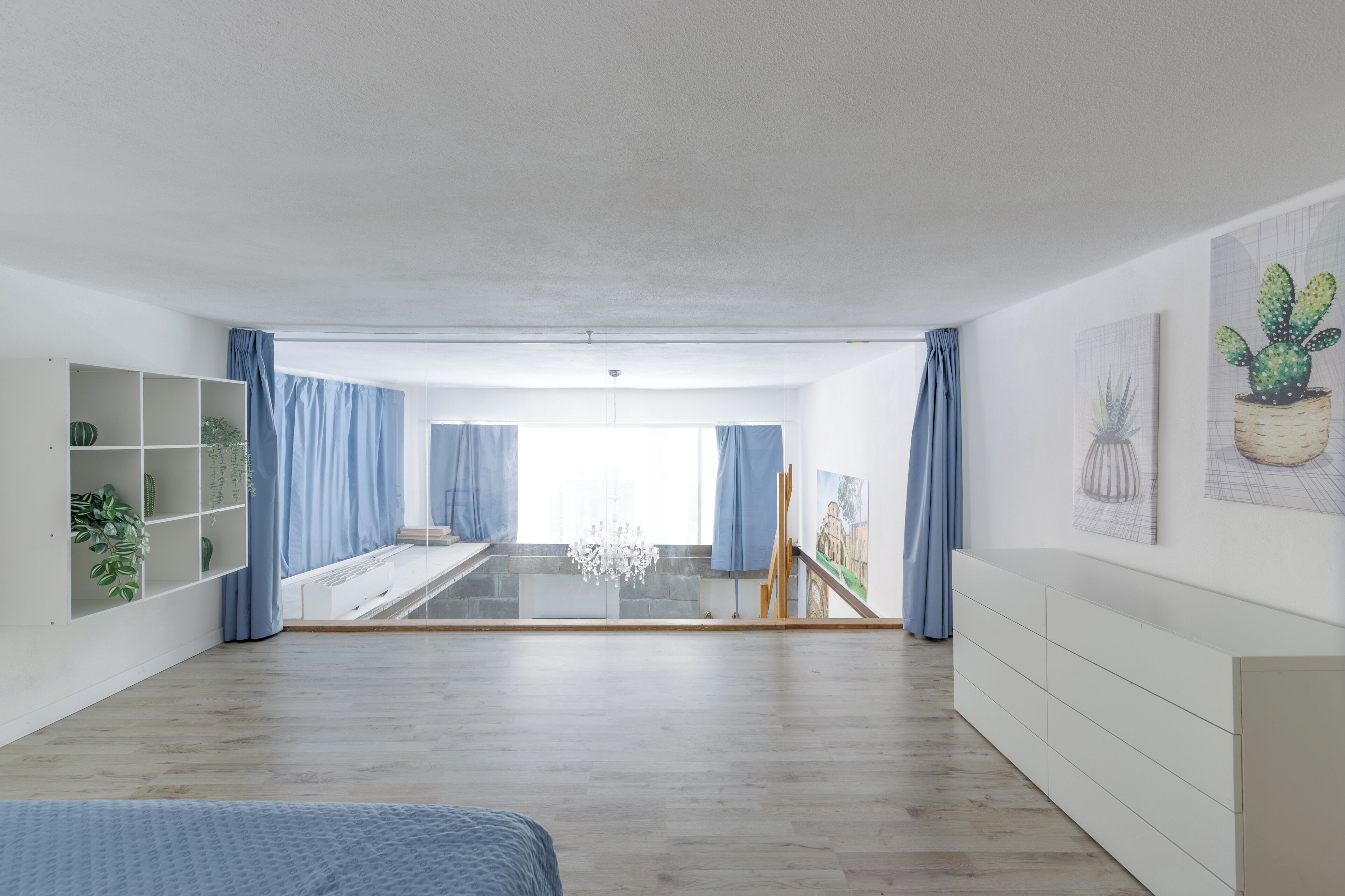 2 habitaciones, caja de seguridad en la habitación y escritorio 