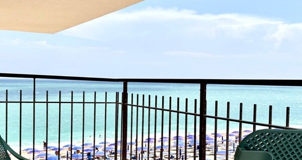 Property grounds - M389 - Marcelli, new three-room apartment on the sea with private beach (Marcelli)