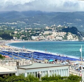 Beach/ocean view - M389 - Marcelli, new three-room apartment on the sea with private beach (Marcelli)