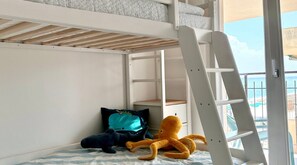 2 bedrooms, bed sheets - M389 - Marcelli, new three-room apartment on the sea with private beach (Marcelli)