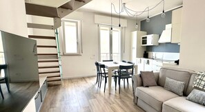 TV - M389 - Marcelli, new three-room apartment on the sea with private beach (Marcelli)