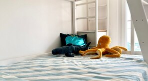 2 bedrooms, bed sheets - M389 - Marcelli, new three-room apartment on the sea with private beach (Marcelli)