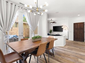 Dining - Irvine Inn Love | Pool | BBQ | Firepit | Clubhouse (Irvine)