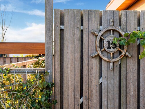 Luxus-Chalet mit eigener Schaluppe und Hafen in Bantega Friesland