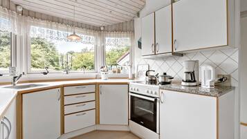 Réfrigérateur, plaque de cuisson, lave-vaisselle, cafetiÚre/bouilloire