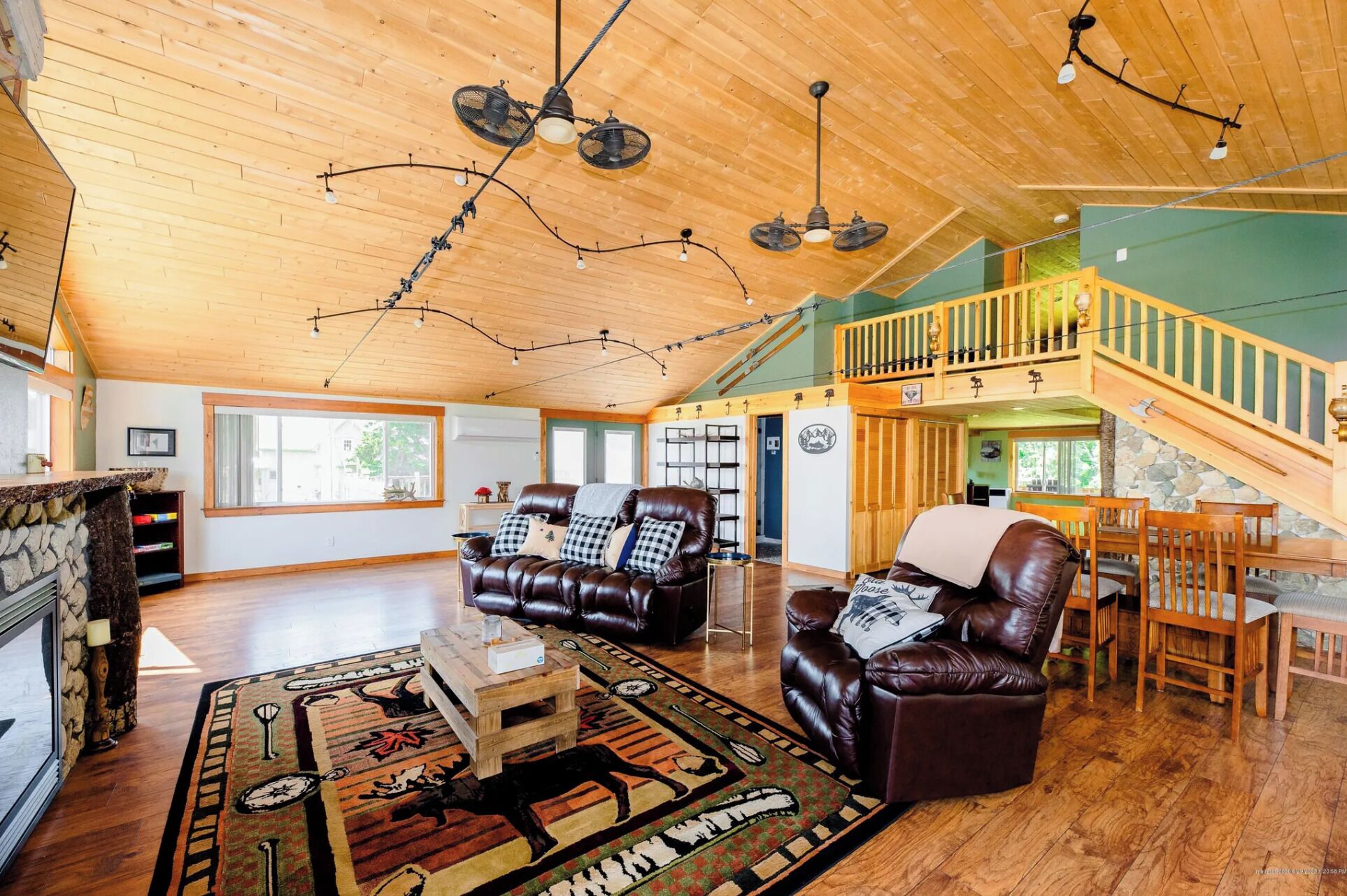 Smart TV, fireplace, books, music library