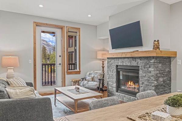 Interior - Super comfy in Spring Creek ~ Canmore 208TML (Canmore)