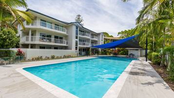 2 hồ bơi ngoài trời