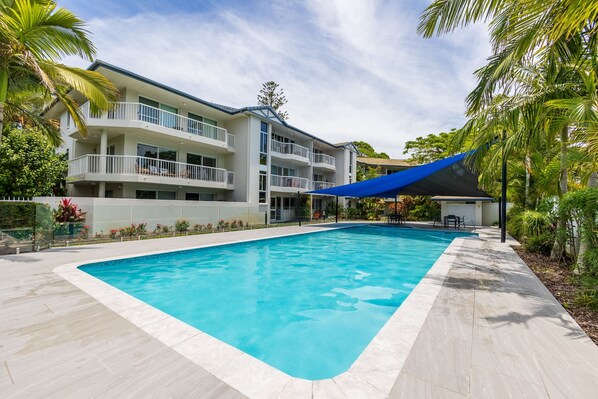 2 outdoor pools