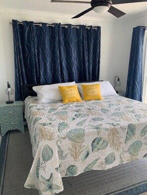 3 bedrooms, iron/ironing board, free WiFi, bed sheets - Beach Hair; Don't Care, Spring Break is Calling, Book Now! (Galveston)