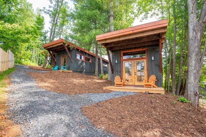 Camp 4 Tiny Homes | #5 Mount McKinley | 1 Mi. to Downtown West Jefferson