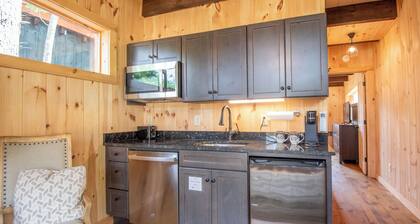 1 Mile to Downtown West Jefferson Camping Cabin #5