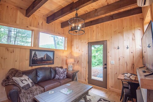 Camp 4 Tiny Homes | #7 El Capitan | 1 Mi. to Downtown West Jefferson