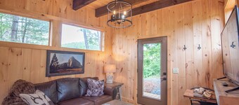 Camp 4 Tiny Homes | #7 El Capitan | 1 Mi. to Downtown West Jefferson