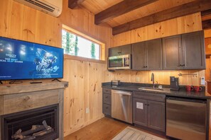 Kühlschrank, Mikrowelle, Herdplatte, Geschirrspüler