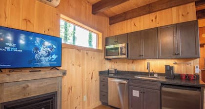 1 Mile to Downtown West Jefferson Camping Cabin #7