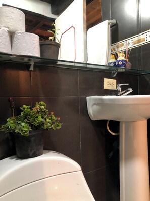 Habitación triple económica | Baño