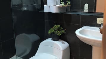 Quarto triplo econômico | Banheiro