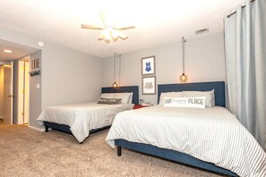 Room - 3 Bedroom Osage Beach Condo w/ Pool & Main Channel Views (Osage Beach)