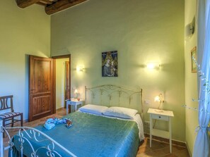 4 quartos, ferros/tábuas de passar roupa, Wi-Fi
