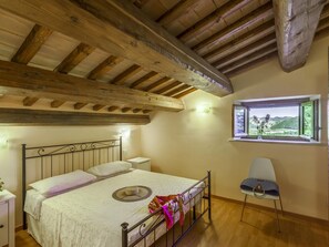 4 habitaciones, tabla de planchar con plancha y wifi 