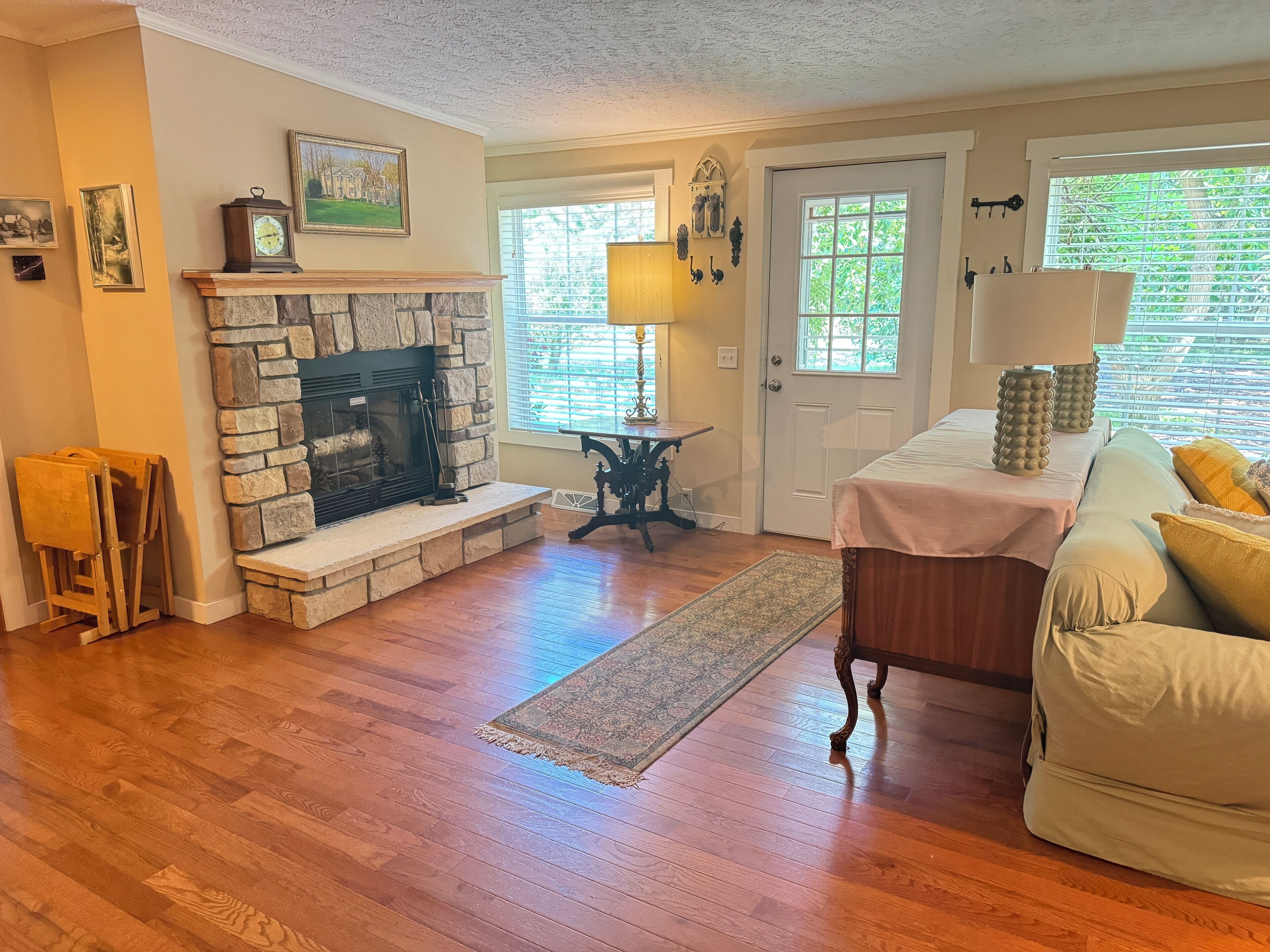 Televisión, videojuegos, reproductor de DVD y tenis de mesa 