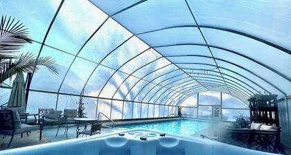 Deerpath Cottage-30 Acres with Indoor Pool, Farm, Kayaking, Trails, by Beach!