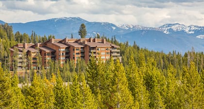 Cozy condo w/fireplace, Private Balcony