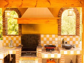 Fridge, microwave, oven, stovetop - Villa in Salobrena near Tropical Pool & Beach (Salobreña)