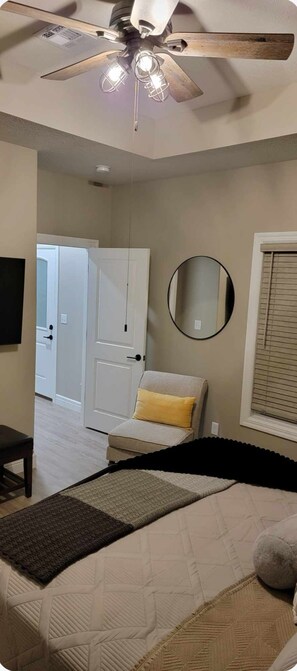 3 chambres, fer et planche à repasser, lit de bébé portatif, Wi-Fi