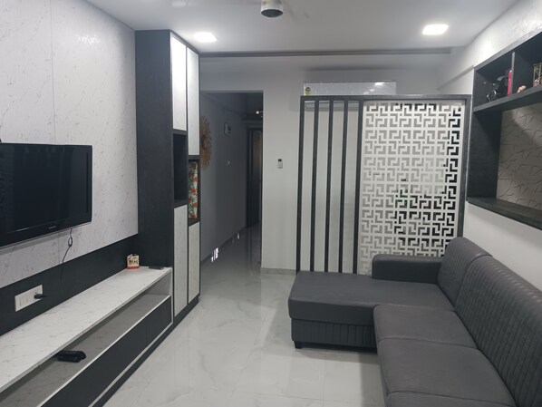 Smart TV - Sukoon Heaven: Tranquil Retreat" Kalyani Nagar (Pune)
