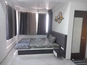 2 bedrooms, desk, iron/ironing board, free WiFi - Sukoon Heaven: Tranquil Retreat" Kalyani Nagar (Pune)