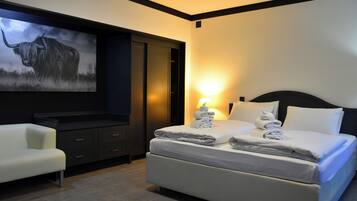 Economy tweepersoonskamer | Individueel gedecoreerd, een bureau, gratis wifi, beddengoed