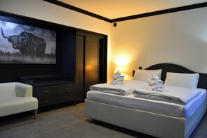 Habitación económica doble | Decoración individual, escritorio, wifi gratis y ropa de cama