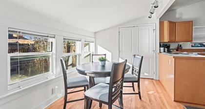 Cozy Cottage With Garage