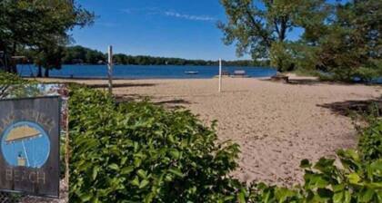 Modern Apt w/ 2 Kings 1/2 mile to DT Libertyville!