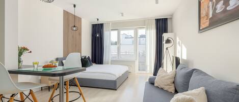 Iron/ironing board, WiFi, bed sheets