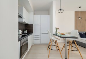 Køleskab, ovn, kogeplade, opvaskemaskine