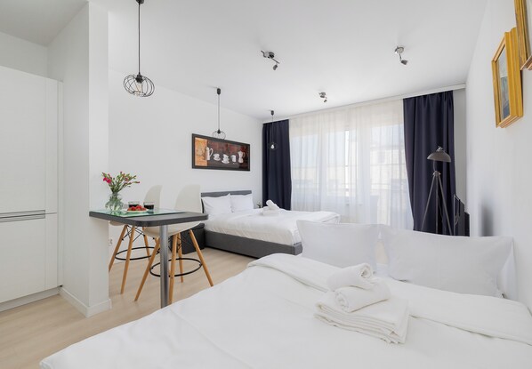 Iron/ironing board, WiFi, bed sheets