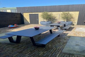 Outdoor dining - Inn in Ternaard near Heritage (Ternaard)