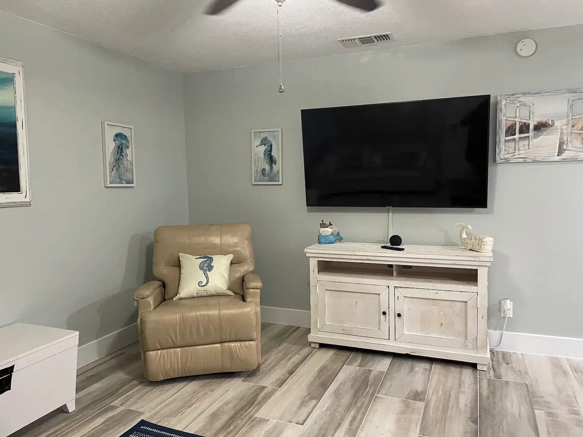 Photo 4 of Lovely 2 Bedroom condo in Destin + private balcony