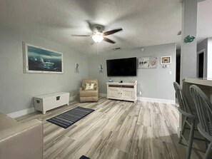 Smart TV, books, stereo