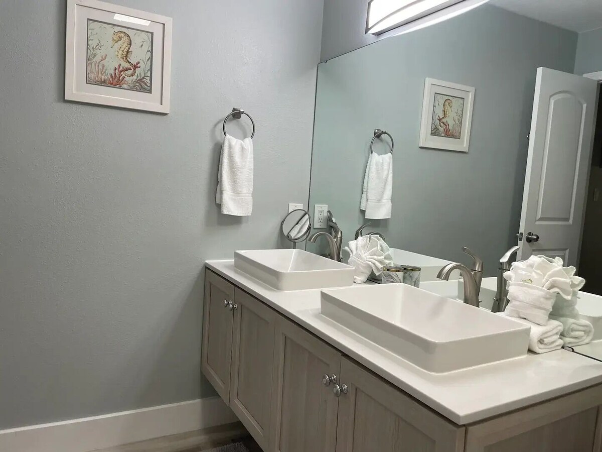 Photo 10 of Lovely 2 Bedroom condo in Destin + private balcony