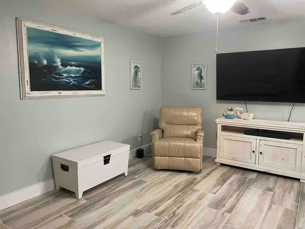 Photo 5 of Lovely 2 Bedroom condo in Destin + private balcony