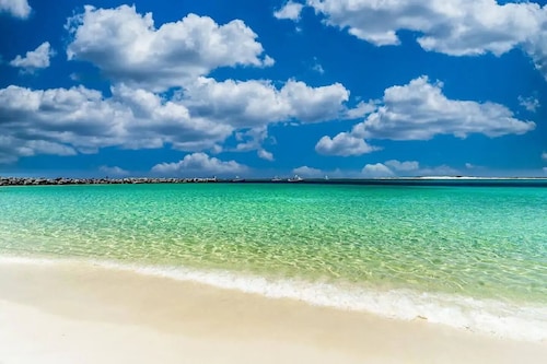 Lovely 2 Bedroom condo in Destin + private balcony 
