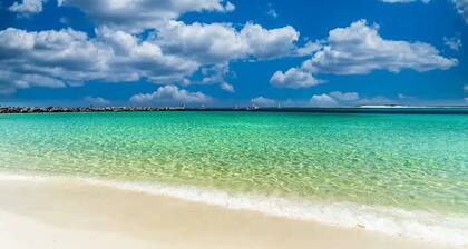 Lovely 2 Bedroom condo in Destin + private balcony