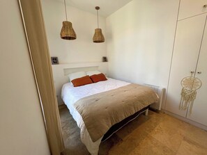 Iron/ironing board, Internet, bed sheets - Magnificent T2/3-Marseille 13007 (Marseille)