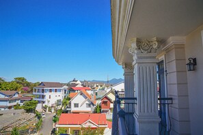 Deluxe Quadruple Room | Balcony - Charlie Mansion Dalat (Da Lat)